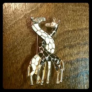 Giraffe 2 brooch